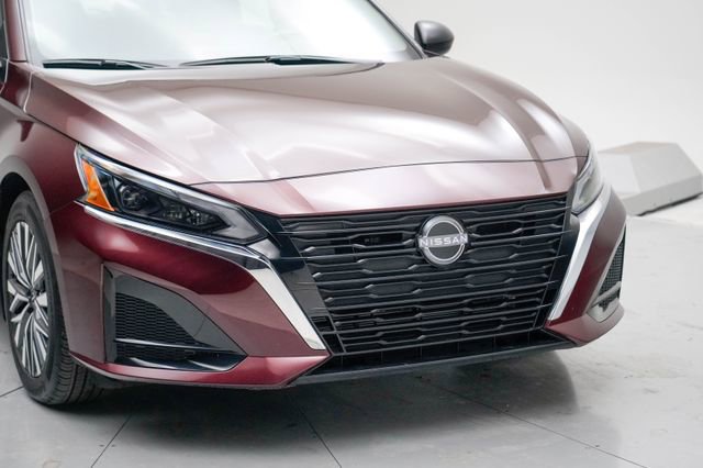 Used 2024 Nissan Altima 2.5 SV image 11