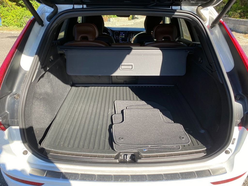 Used 2022 Volvo XC60 B5 Inscription w/ Climate Package image 25