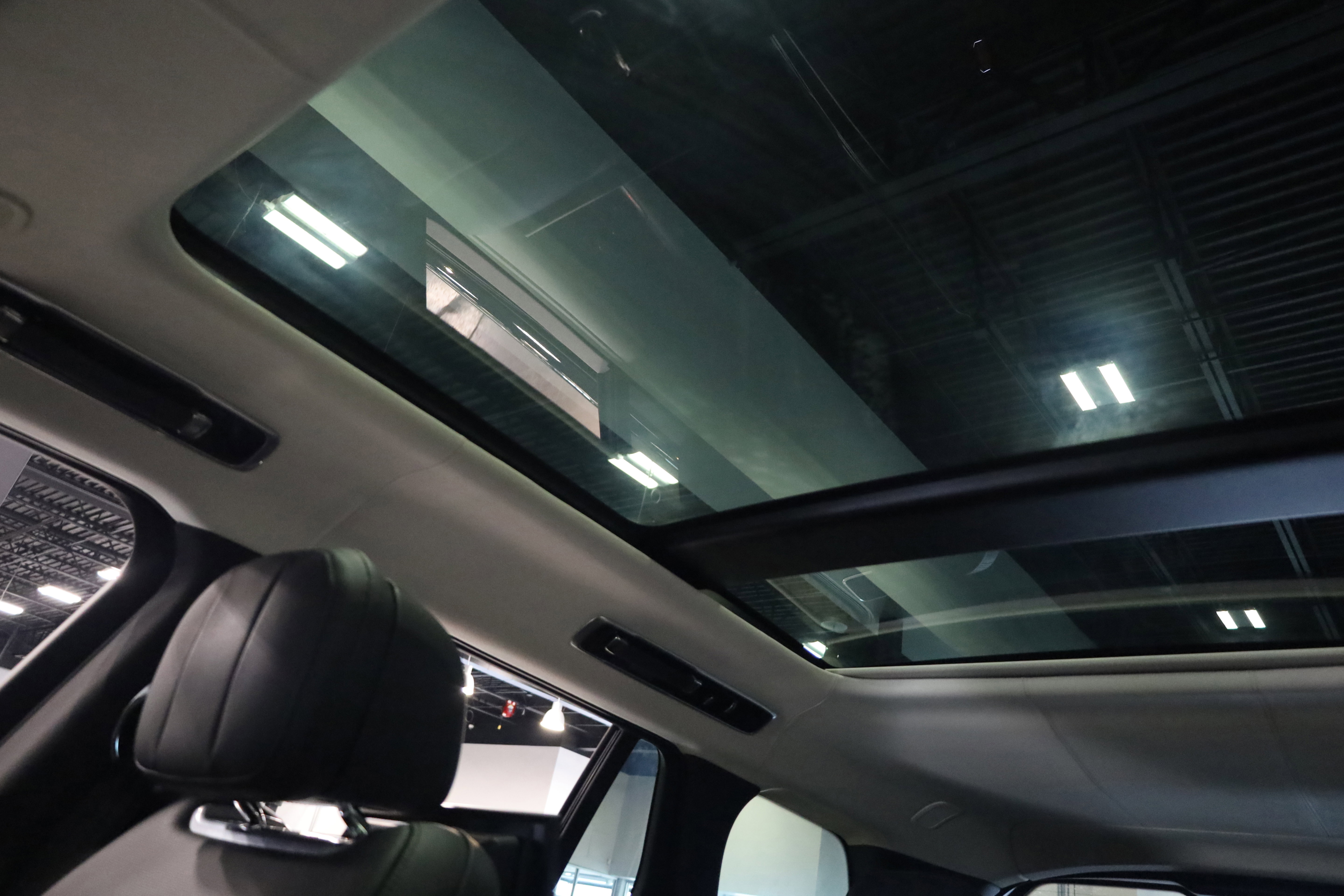 Used 2023 Land Rover Range Rover First Edition image 34