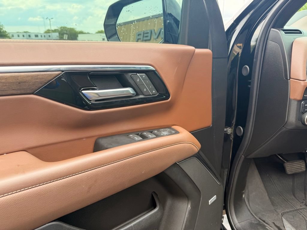 Certified 2025 Chevrolet Tahoe High Country AWD/4WD image 10