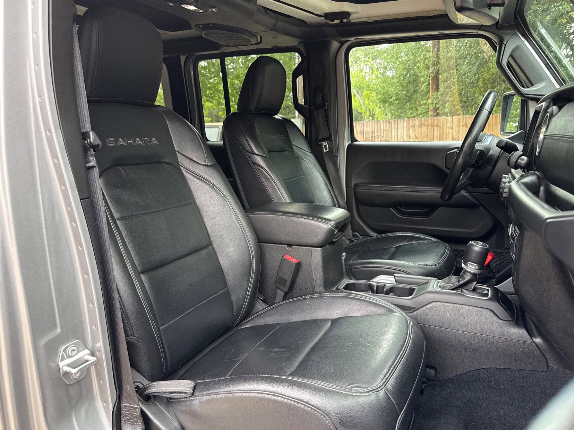 Used 2018 Jeep Wrangler Unlimited Sahara AWD/4WD image 33