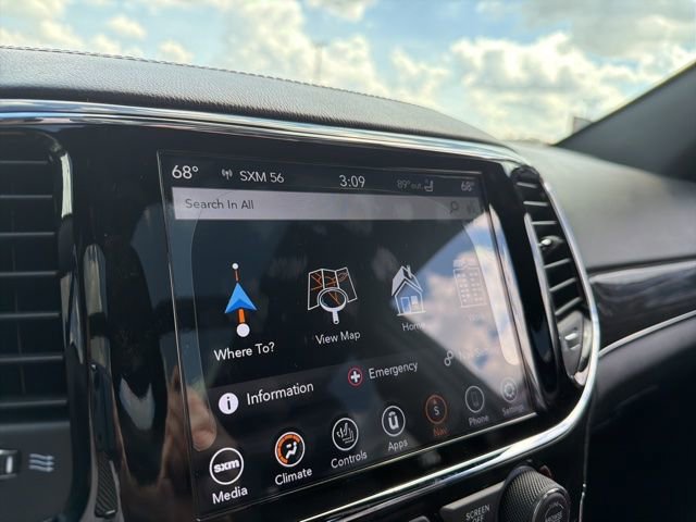 Used 2020 Jeep Grand Cherokee Overland AWD/4WD image 15