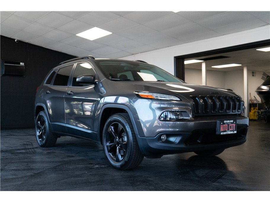 Used 2018 Jeep Cherokee Latitude w/ Altitude Package