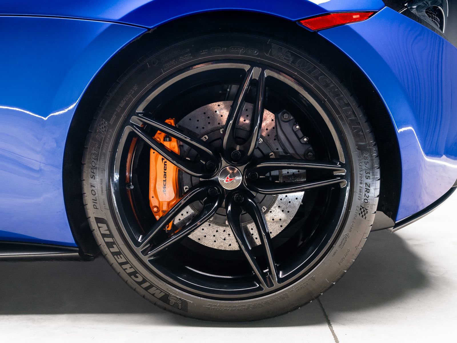 Used 2017 McLaren 570S Coupe RWD image 39