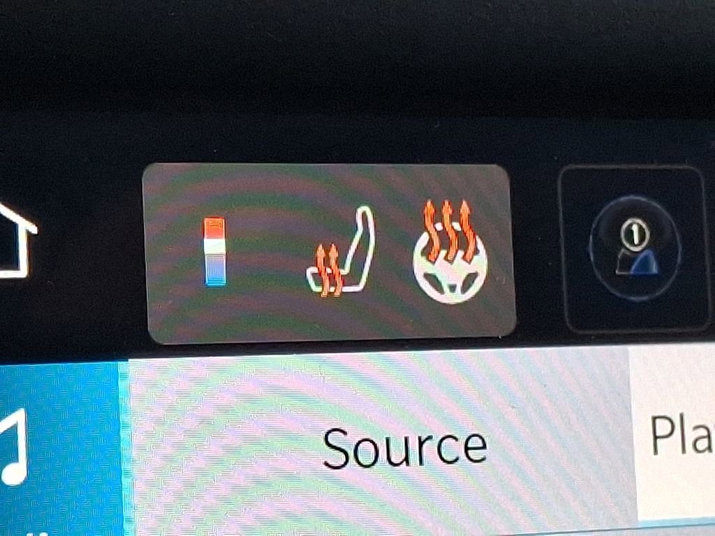 Used 2023 Chrysler Voyager LX image 24