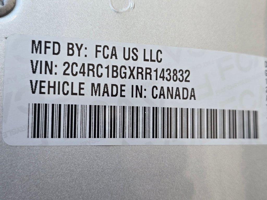 Used 2024 Chrysler Pacifica Touring-L FWD image 31