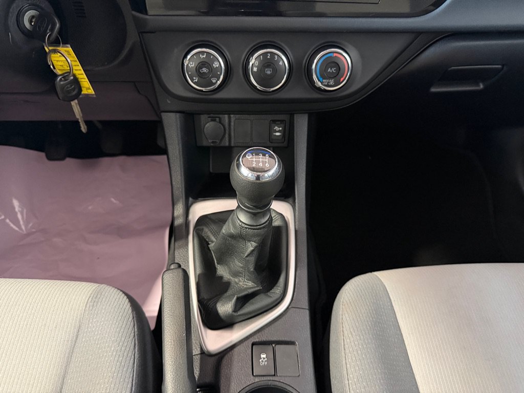 Used 2015 Toyota Corolla L FWD image 29