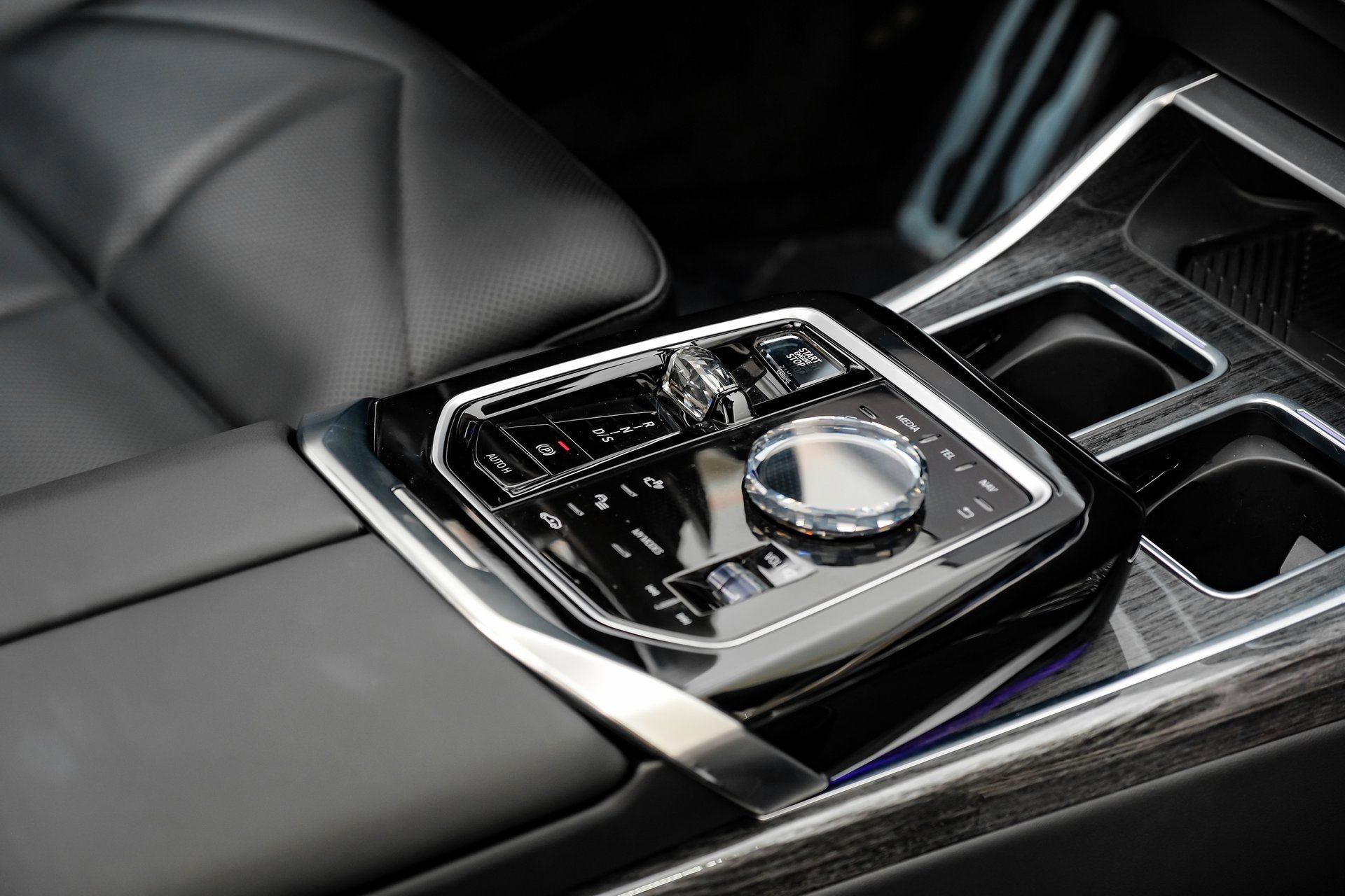 Used 2024 BMW 740i w/ Premium Package 2 image 31