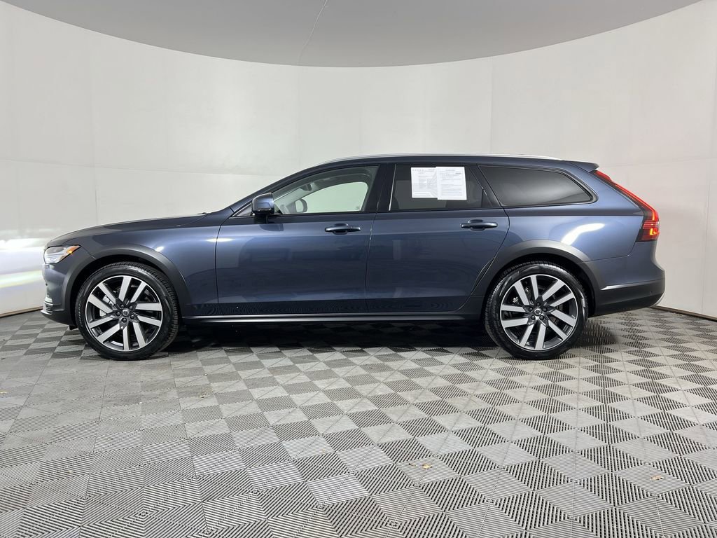 Certified 2025 Volvo V90 B6 Cross Country Ultra image 7