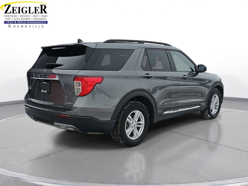 Used 2021 Ford Explorer XLT w/ Equipment Group 202A image 5