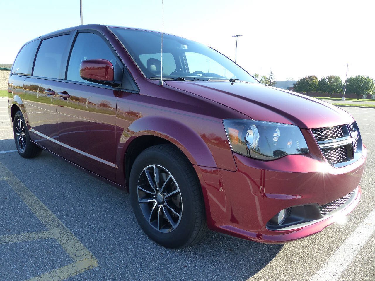 Used 2018 Dodge Grand Caravan SXT w/ Blacktop Package FWD image 11