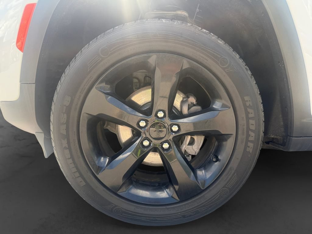 Used 2023 Jeep Grand Cherokee Altitude AWD/4WD image 9