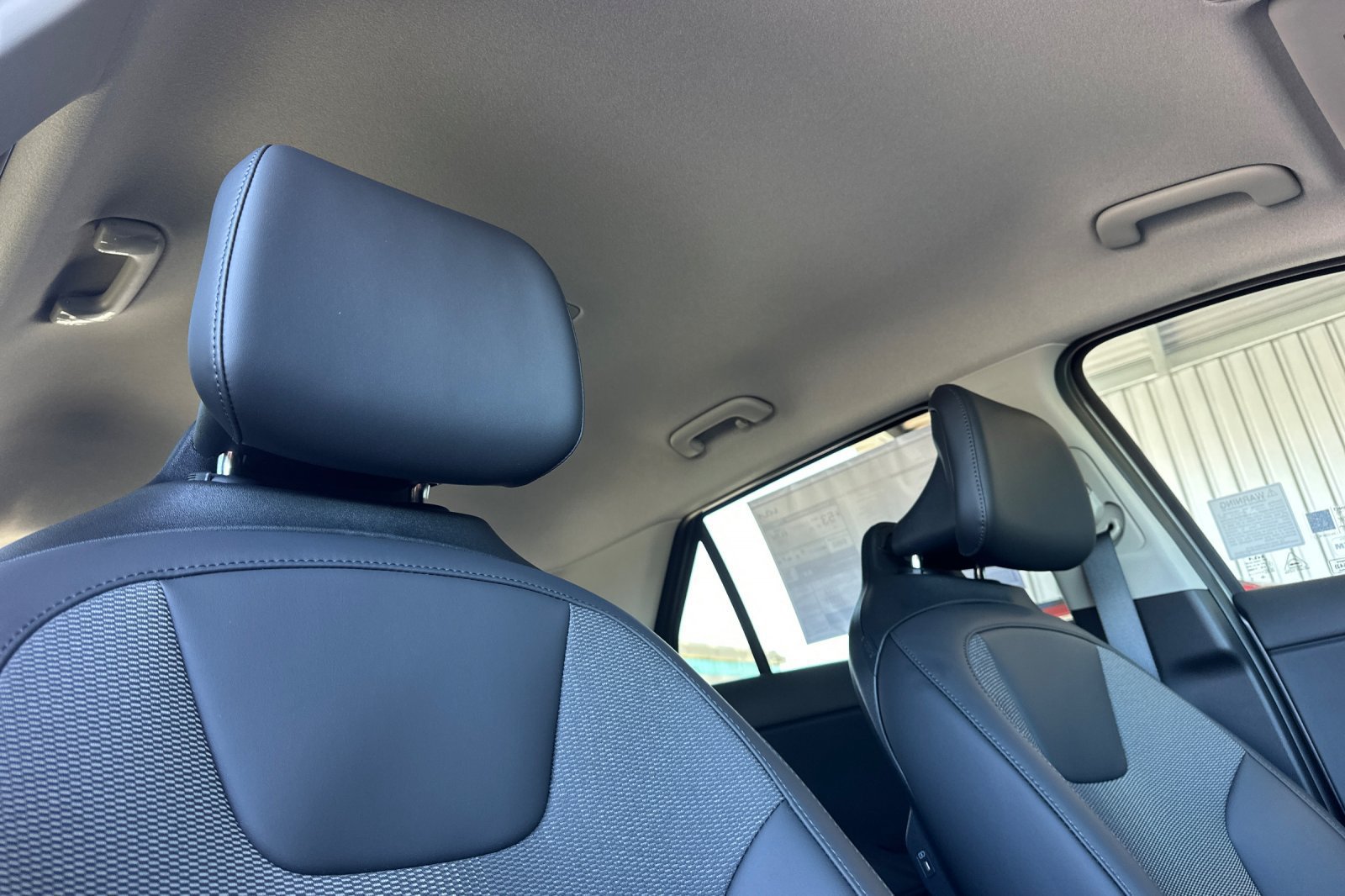 New 2026 Kia Niro EX FWD image 17
