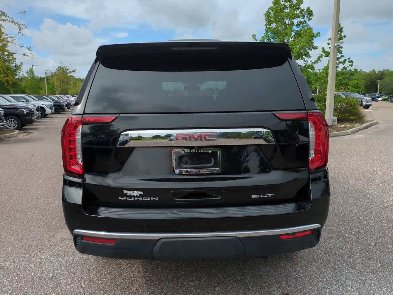 Used 2021 GMC Yukon SLT w/ SLT Premium Package AWD/4WD image 9
