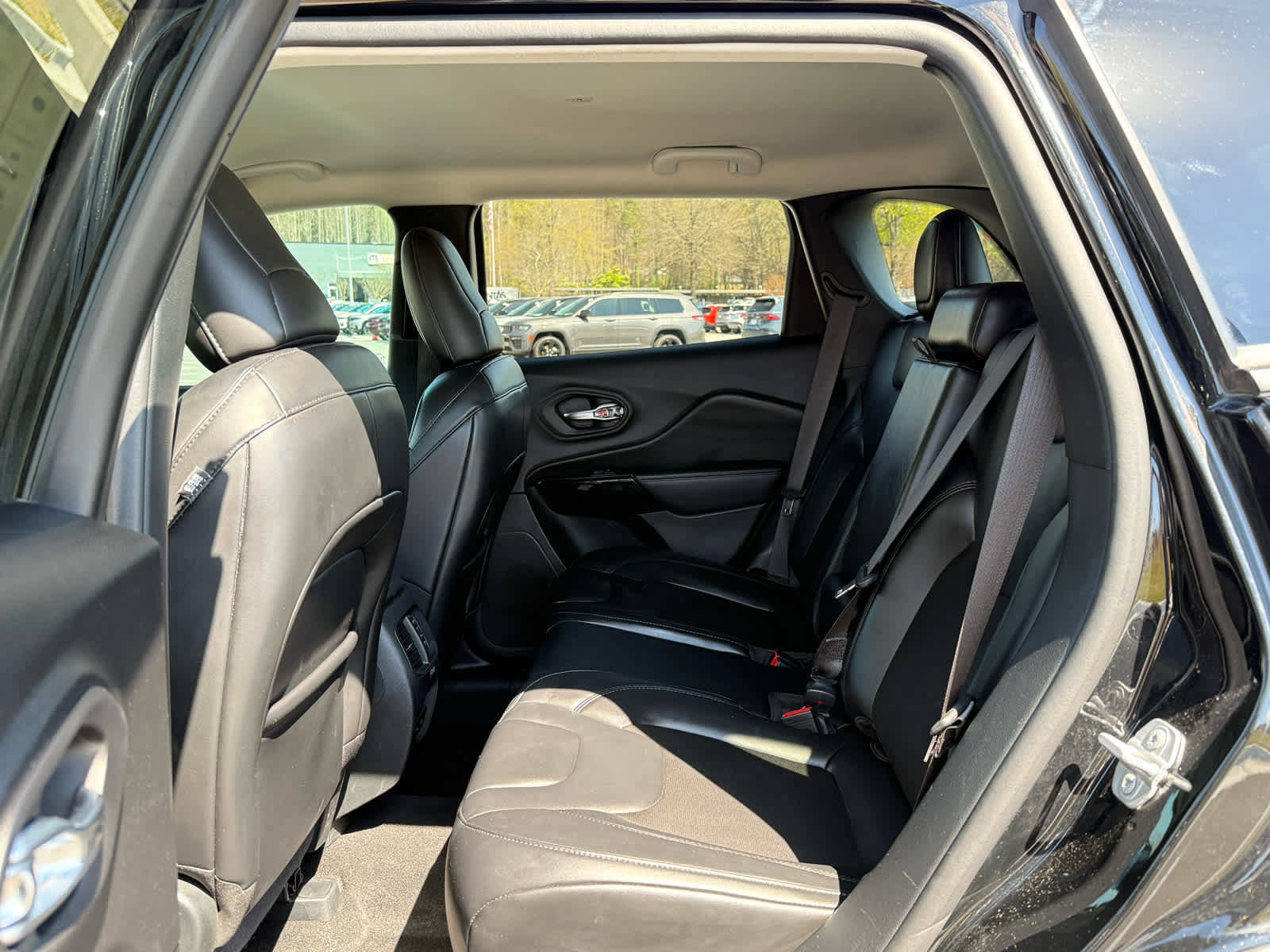 Used 2020 Jeep Cherokee Latitude Plus image 25