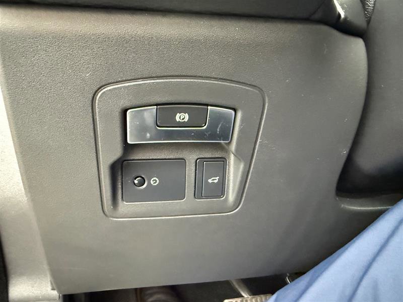 Used 2018 Land Rover Range Rover Velar R-Dynamic SE image 36