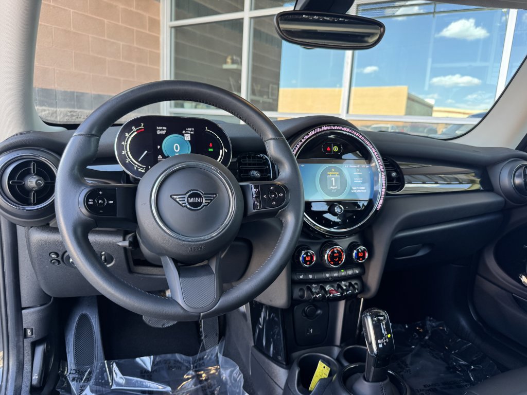 Used 2024 MINI Cooper 2-Door Hardtop FWD image 16
