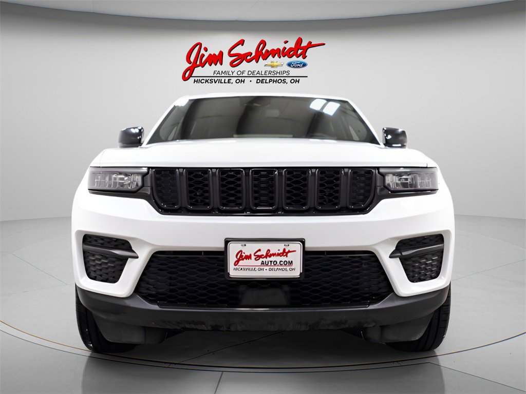 Used 2023 Jeep Grand Cherokee Altitude image 2
