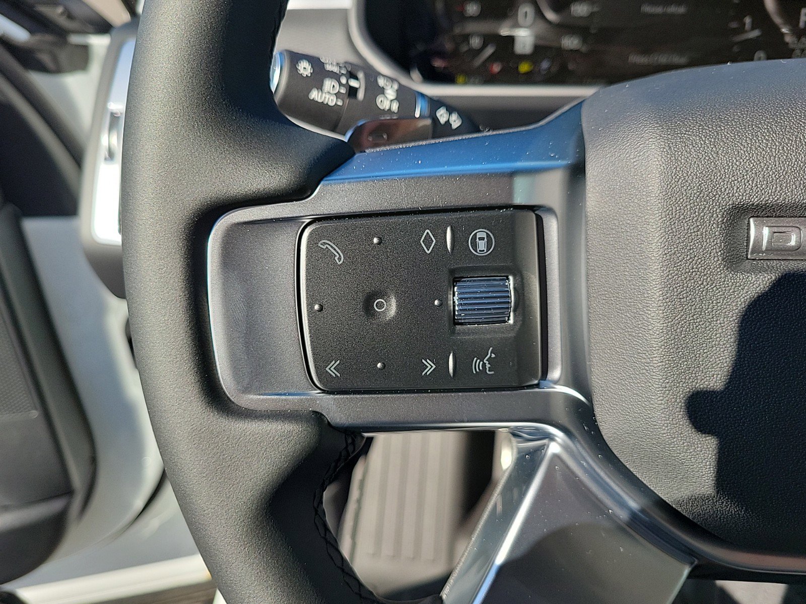 Certified 2025 Land Rover Discovery Dynamic SE AWD/4WD image 35