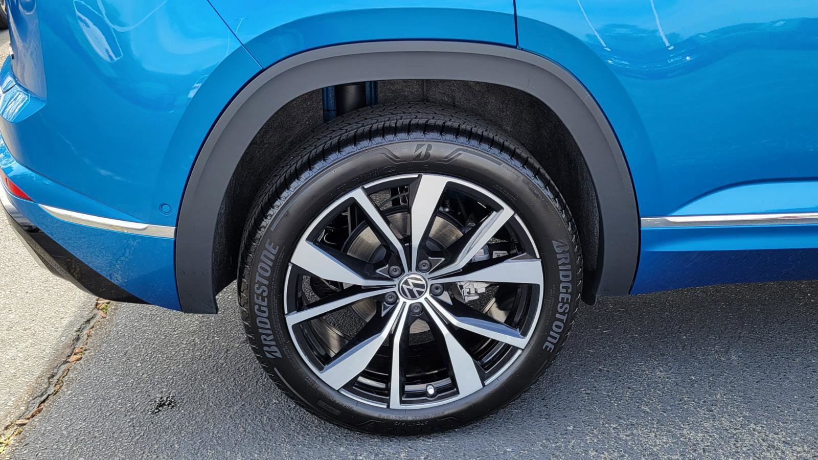 Certified 2025 Volkswagen Atlas Cross Sport SEL Premium R-Line image 14