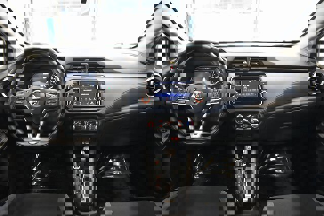 Used 2025 Nissan Versa SV image 5