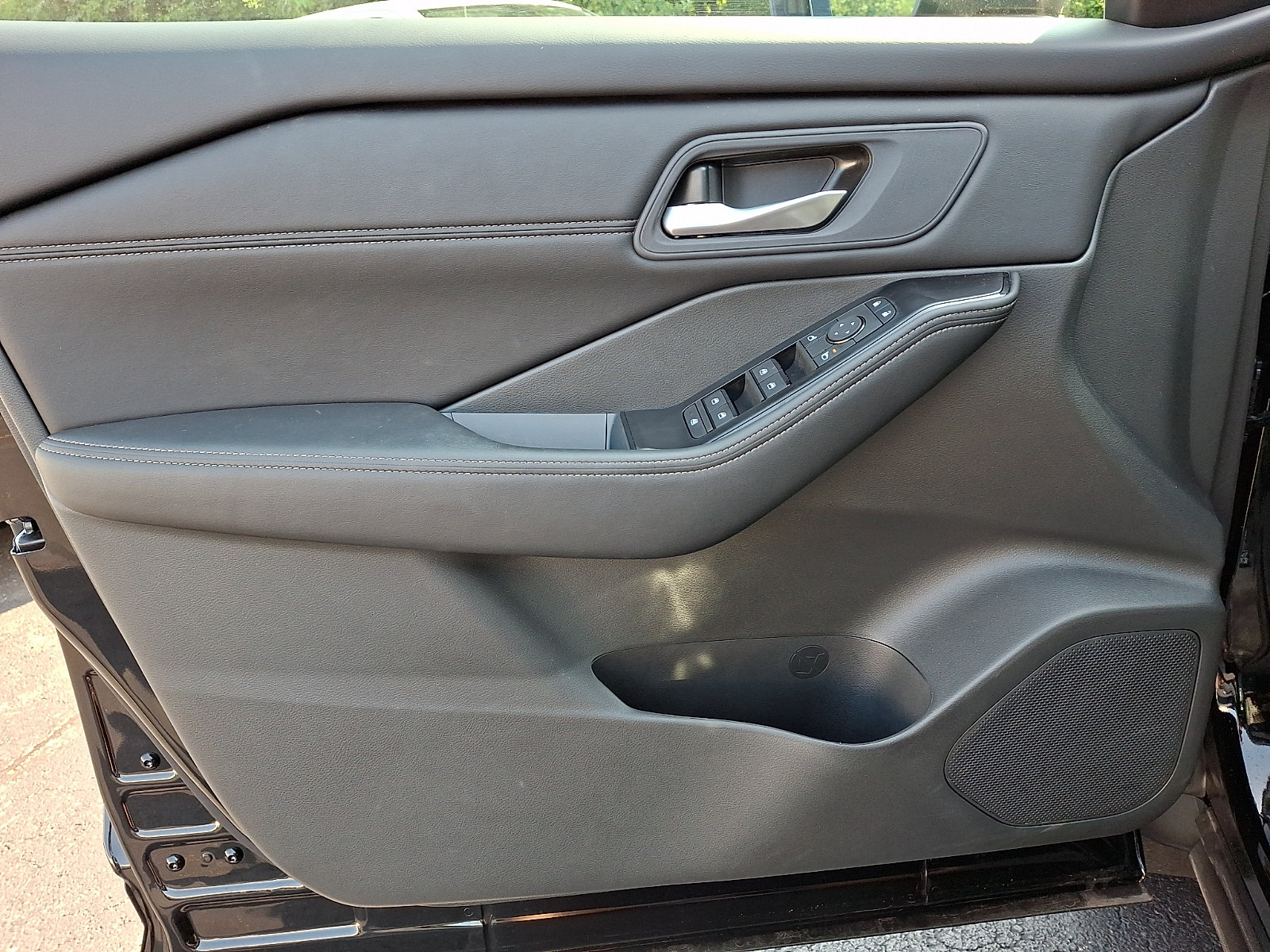 Used 2026 Nissan Rogue Dark Armor AWD/4WD image 14