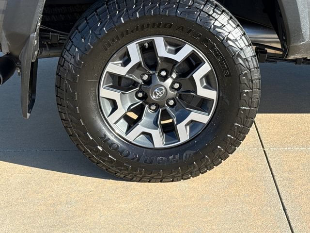 Used 2019 Toyota Tacoma TRD Off-Road w/ Technology Package AWD/4WD image 10