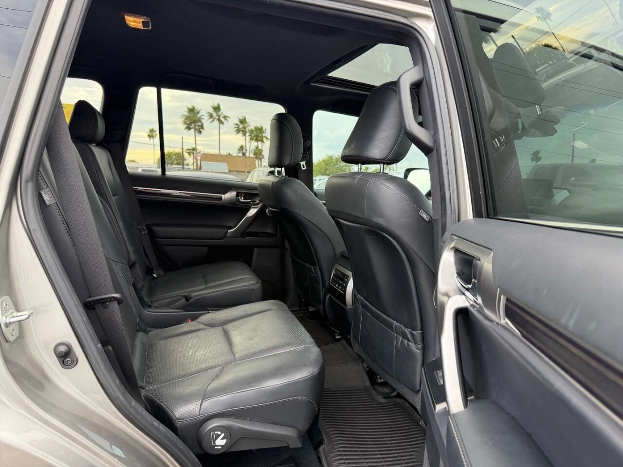 Used 2023 Lexus GX 460 Luxury w/ Sport Design Package image 28