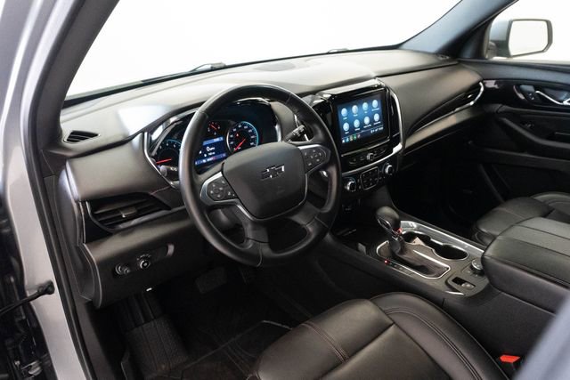 Used 2023 Chevrolet Traverse RS image 3