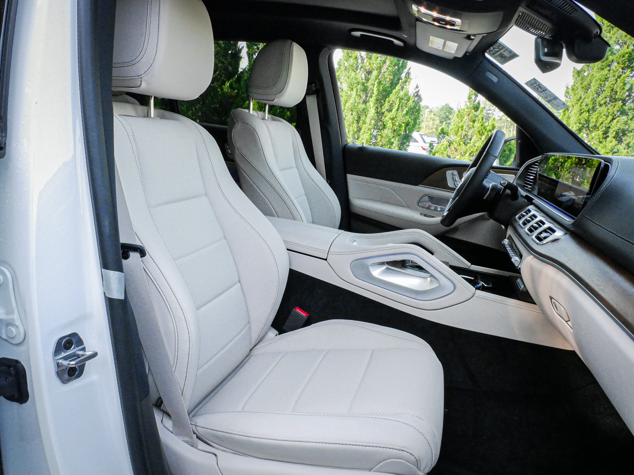 Used 2025 Mercedes-Benz GLS 450 4MATIC image 34