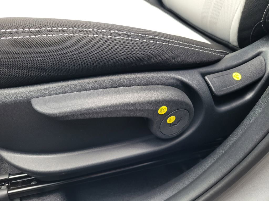 New 2025 Hyundai Venue SEL image 13