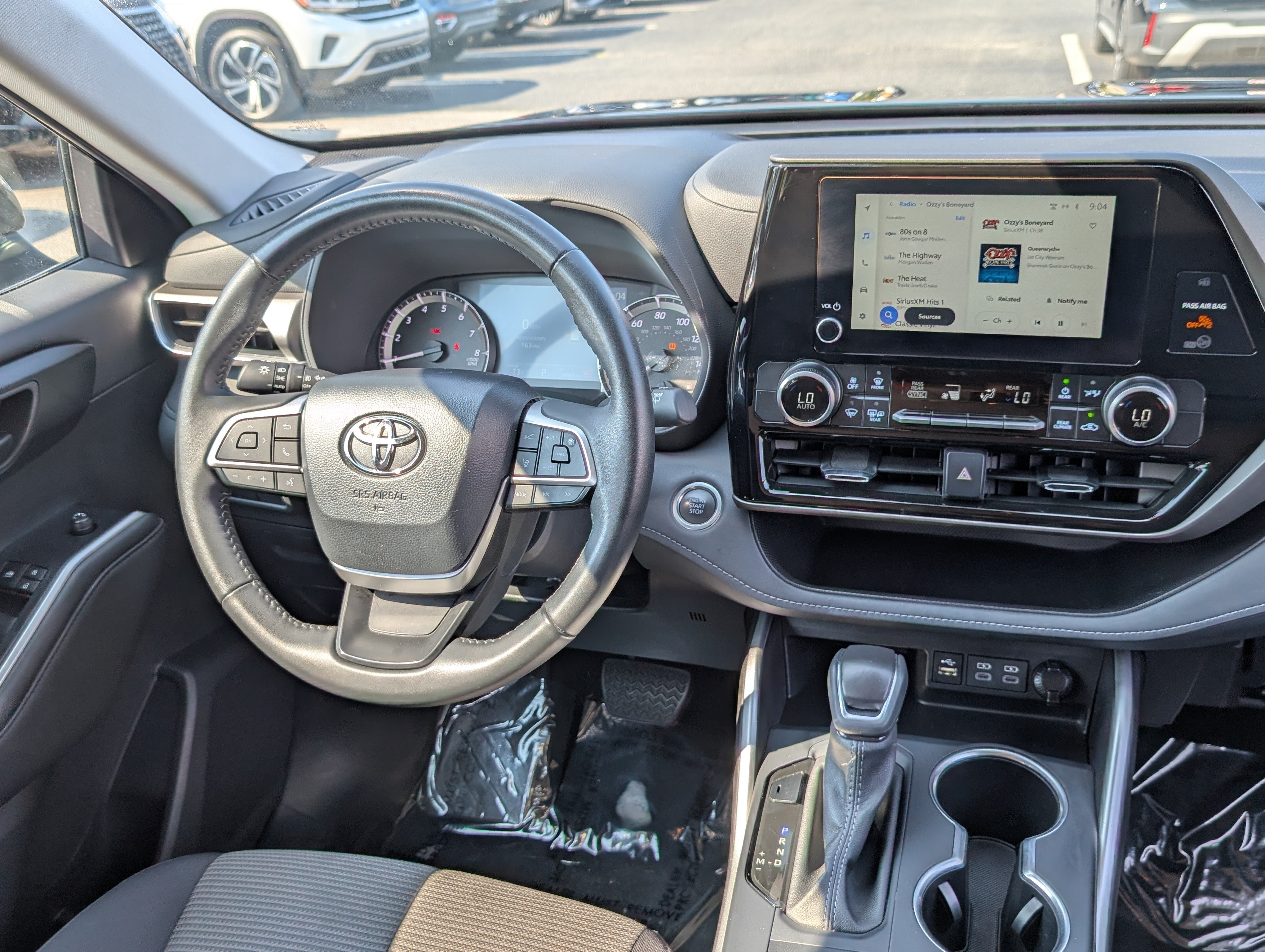Used 2025 Toyota Highlander LE AWD/4WD image 18
