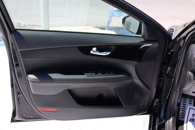 Used 2023 Kia Forte GT-Line w/ GT-Line Premium Package FWD image 12