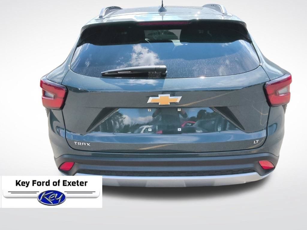 Used 2025 Chevrolet Trax LT FWD image 9