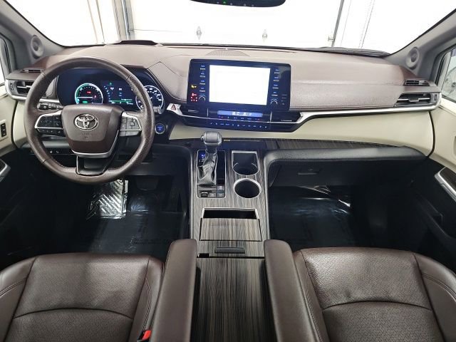 Used 2023 Toyota Sienna Platinum image 34