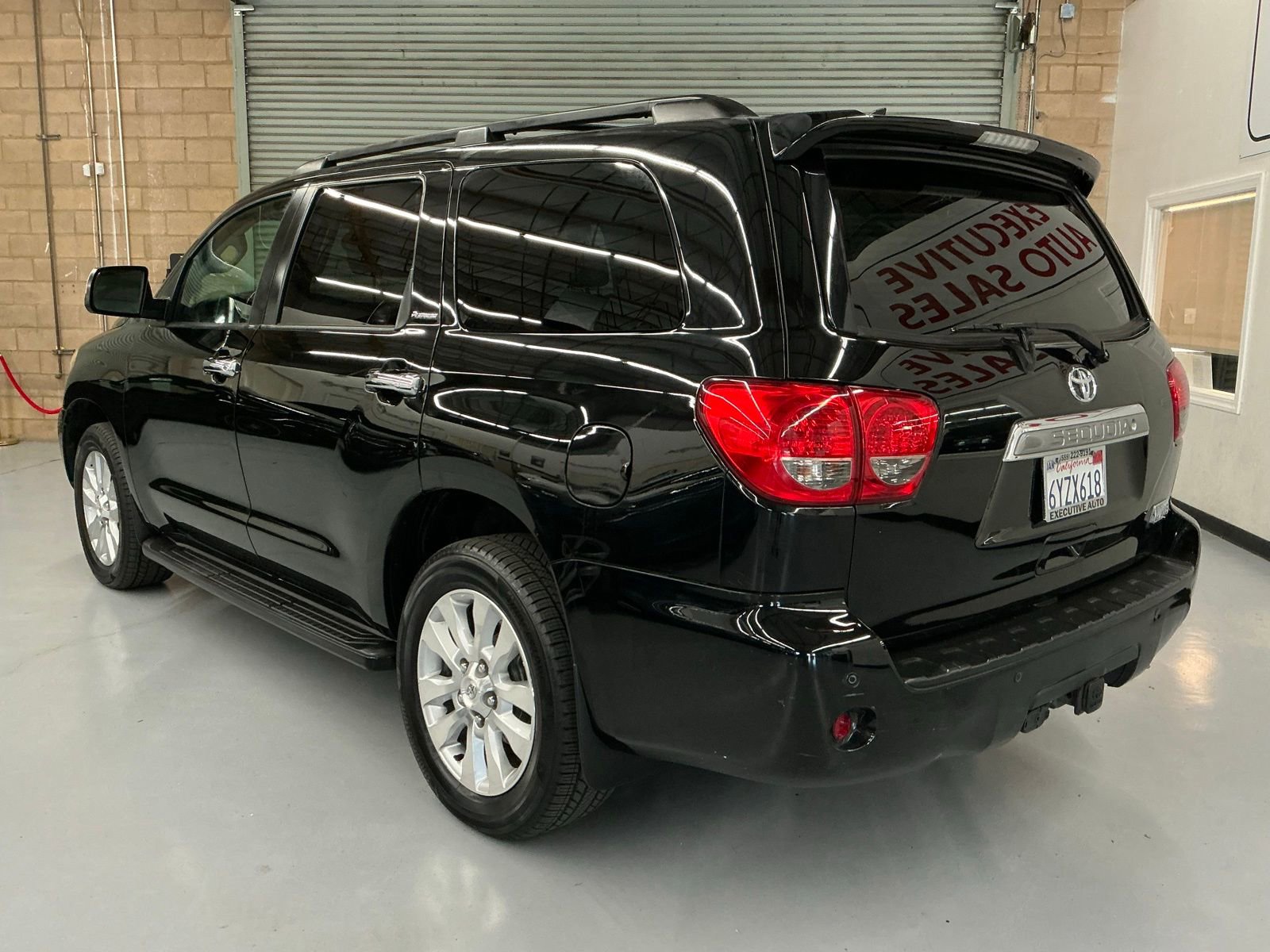 Used 2013 Toyota Sequoia Platinum w/ Preferred Accessory Pkg image 7
