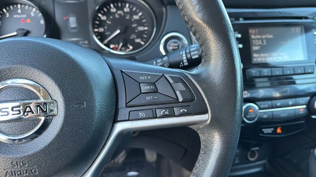 Used 2017 Nissan Rogue SV w/ Sun & Sound Touring Package image 23