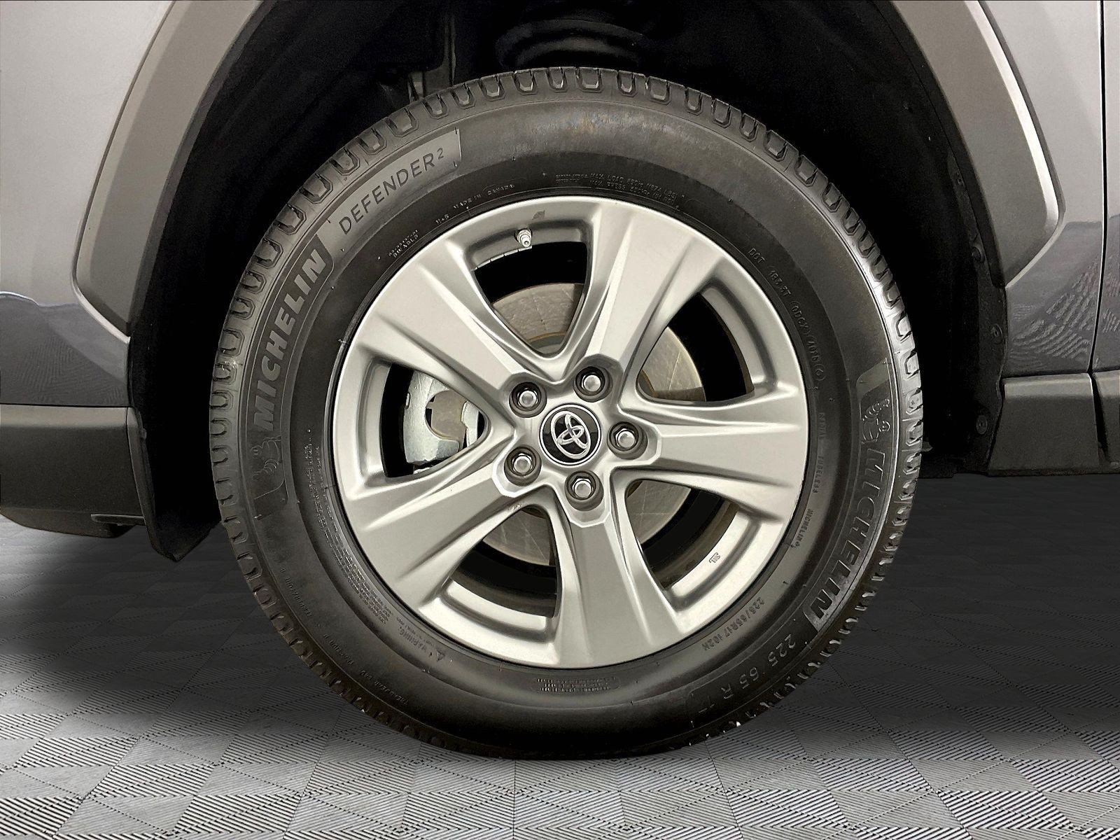 Used 2024 Toyota RAV4 LE AWD/4WD image 33