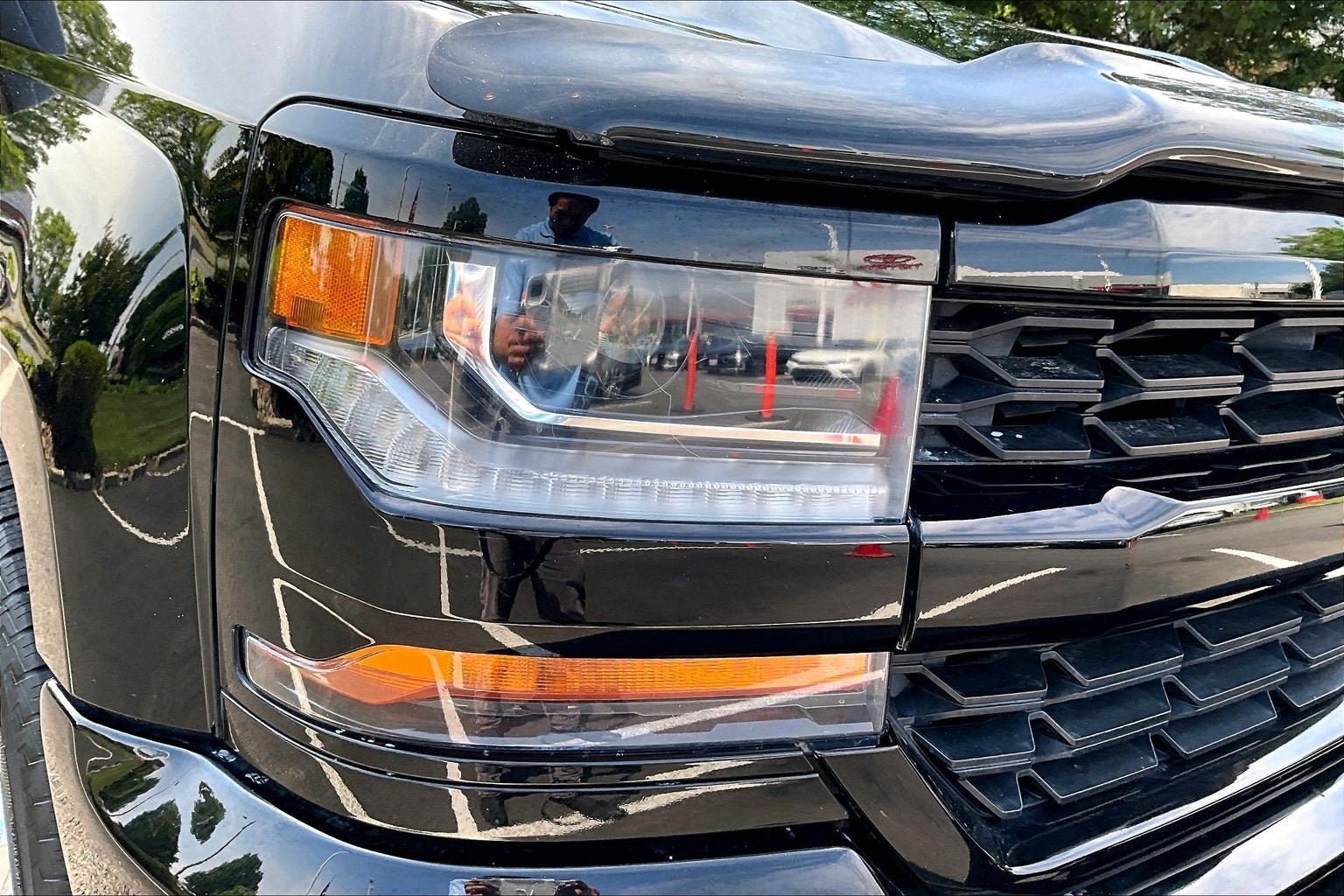 Used 2018 Chevrolet Silverado 1500 Custom w/ Custom Value Package AWD/4WD image 24