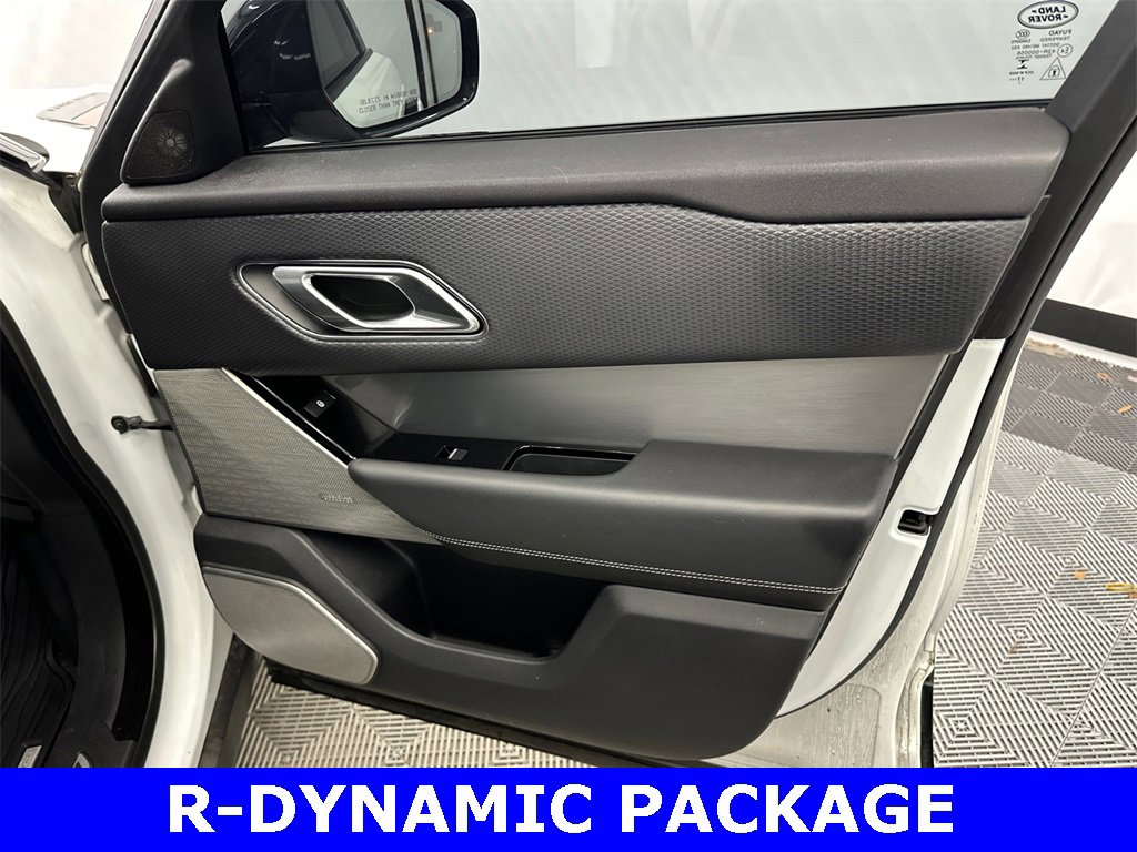 Used 2018 Land Rover Range Rover Velar R-Dynamic SE image 16