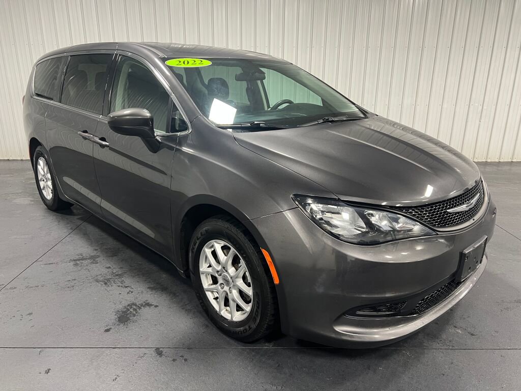 Used 2022 Chrysler Voyager LX image 15