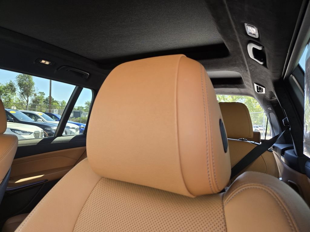 Used 2021 BMW X7 xDrive40i w/ M Sport Package AWD/4WD image 16
