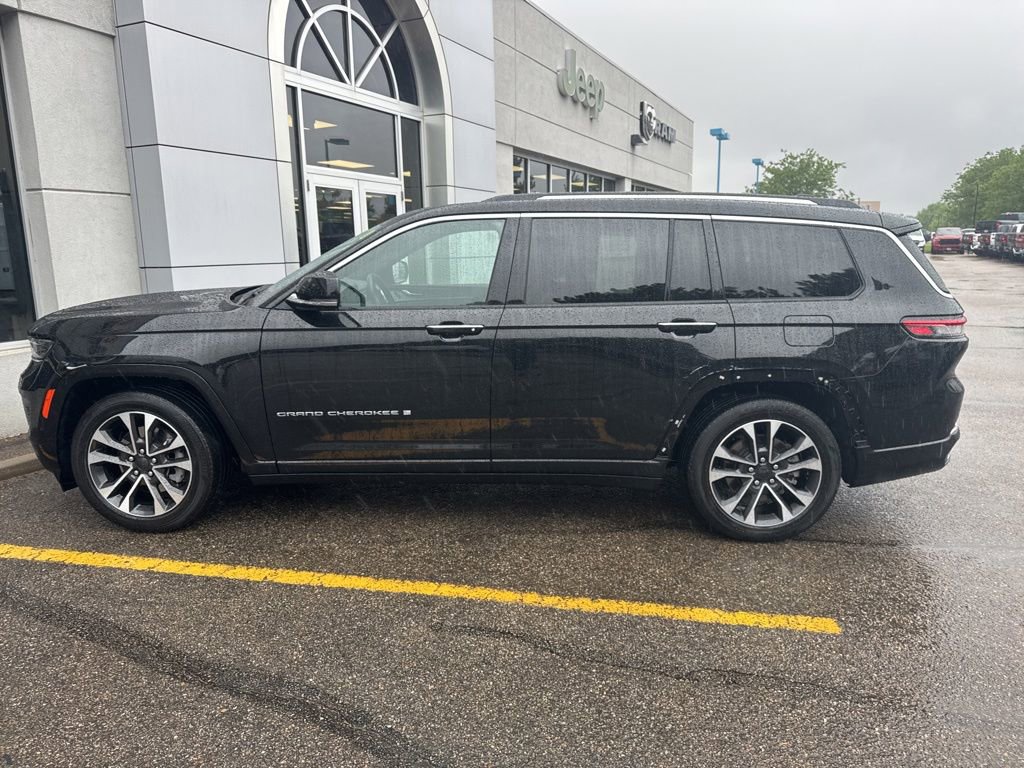 Used 2022 Jeep Grand Cherokee L Overland w/ Advanced Protech Group III AWD/4WD image 10