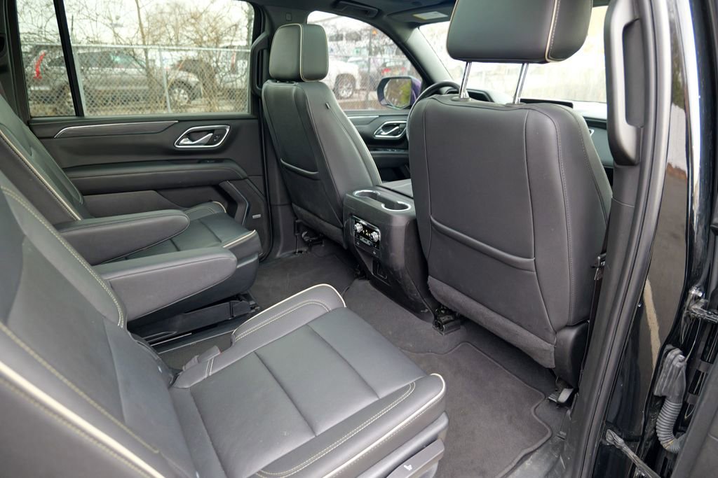 Used 2023 GMC Yukon XL SLT w/ SLT Premium Package image 31