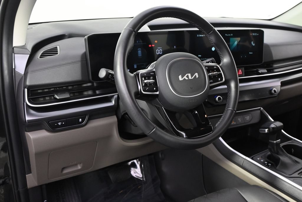Used 2026 Kia Carnival FWD image 11