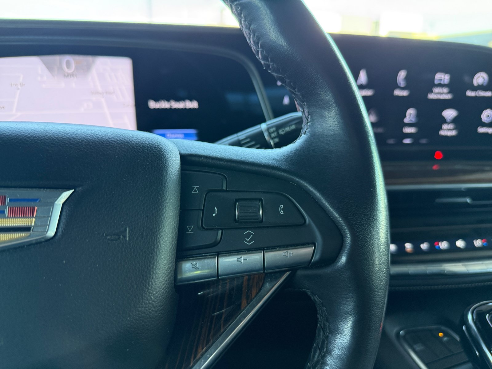 Used 2022 Cadillac Escalade Luxury RWD image 17