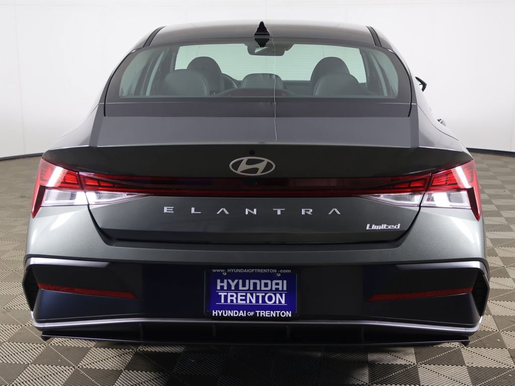 Used 2025 Hyundai Elantra Limited FWD image 28