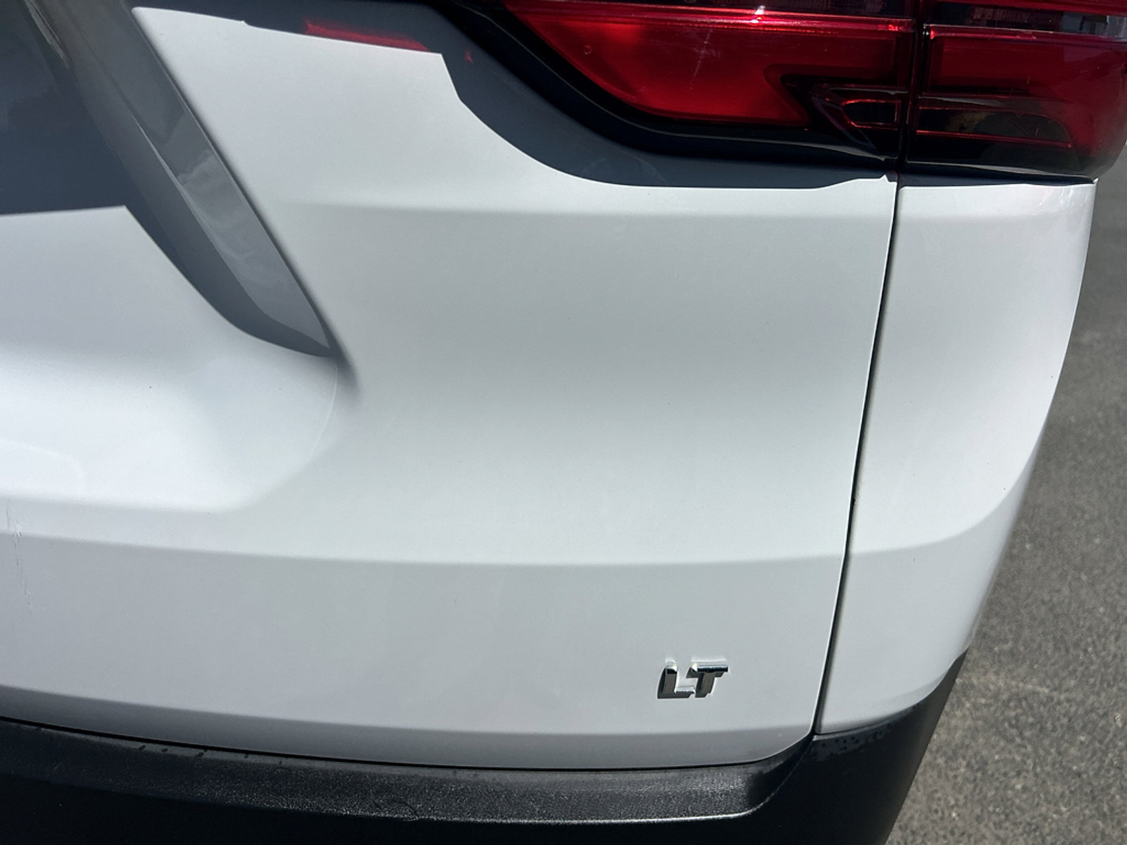 Used 2023 Chevrolet Traverse LT w/ LT Premium Package FWD image 7