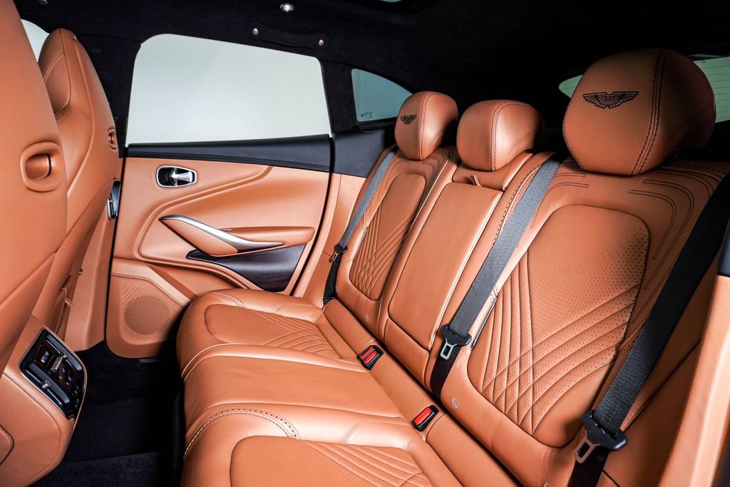 Used 2021 Aston Martin DBX image 19