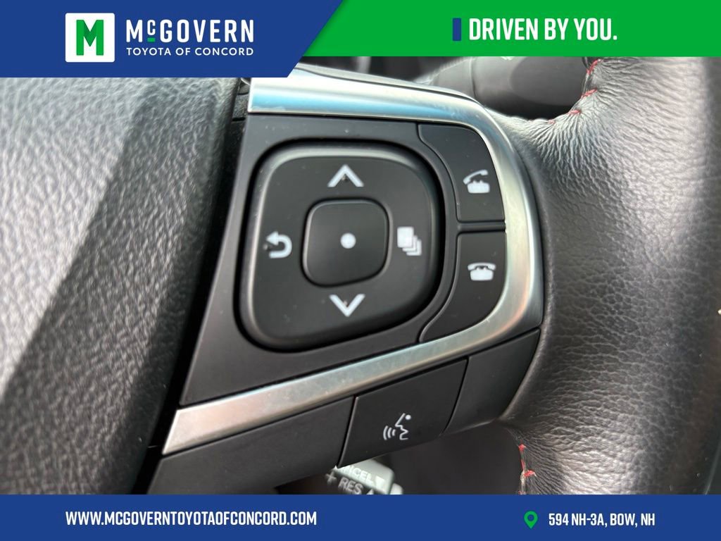 Used 2017 Toyota Camry SE w/ Moonroof Package FWD image 22